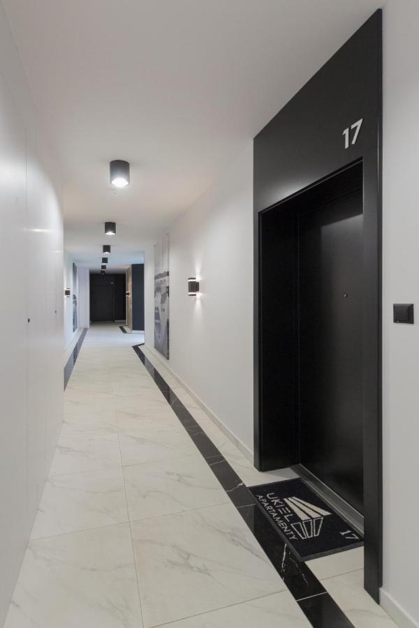Apartament Przy Jeziorze Nr 2 オルシュティン エクステリア 写真